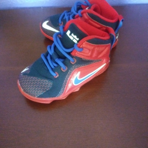 Lebron james toddler shoes - Picture 2 of 4